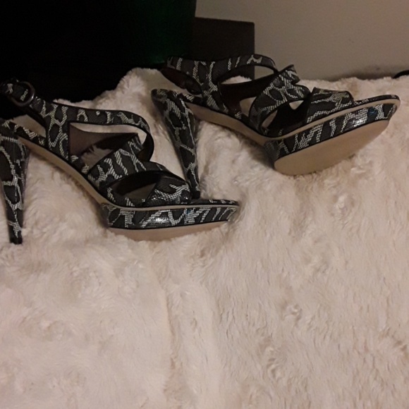 Pumps - Picture 4 of 7